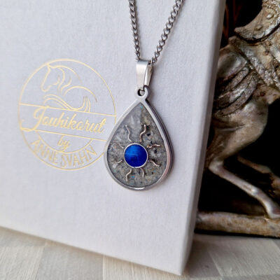 Kaulakoru Aurinko, tuhka